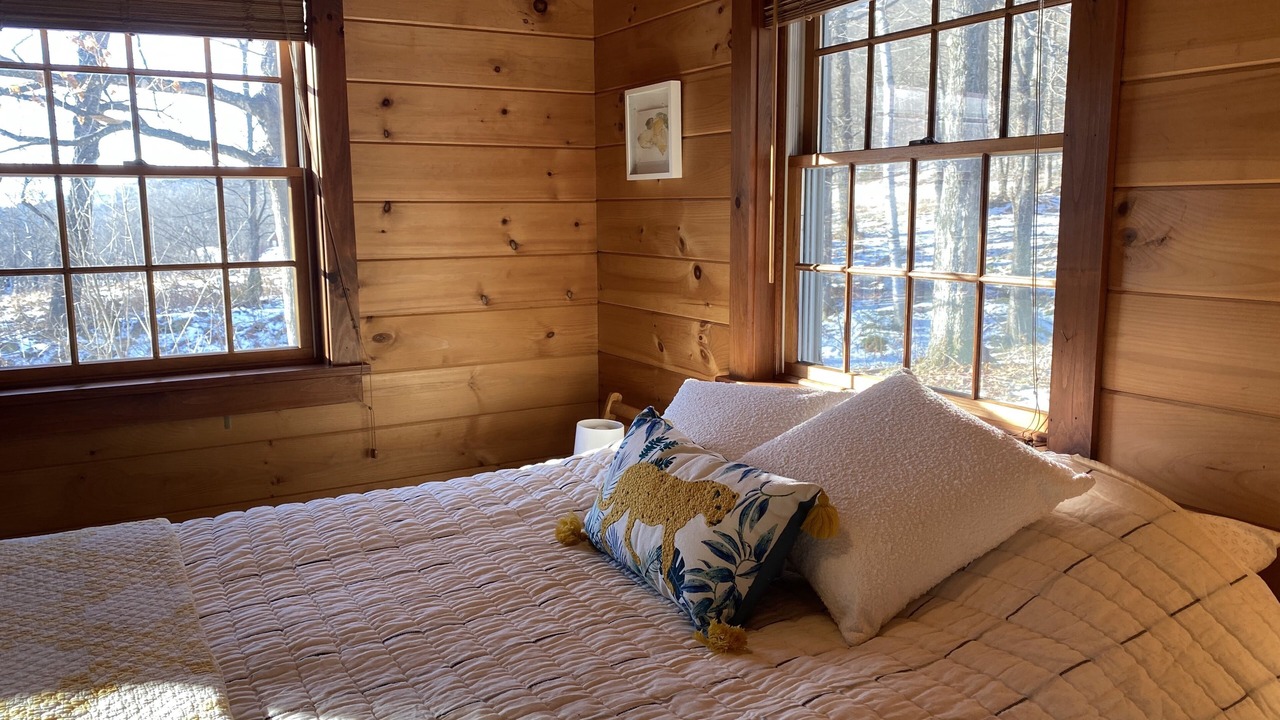 Photo of Bedroom in Roxbury