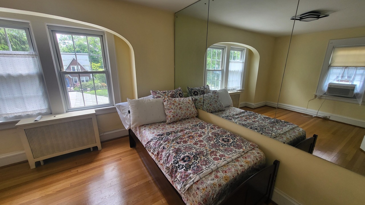 Photo of Bedroom in Teaneck