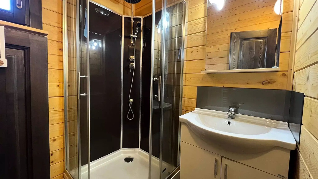 Photo of Bathroom in Leval