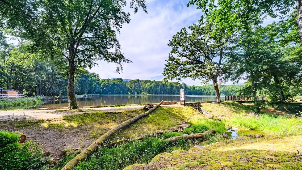 Photo of Outdoor in Leval