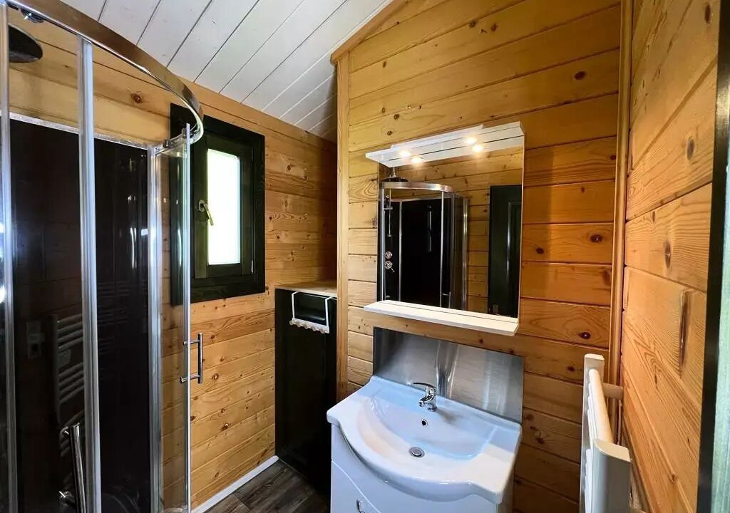 Photo of Bathroom in Leval