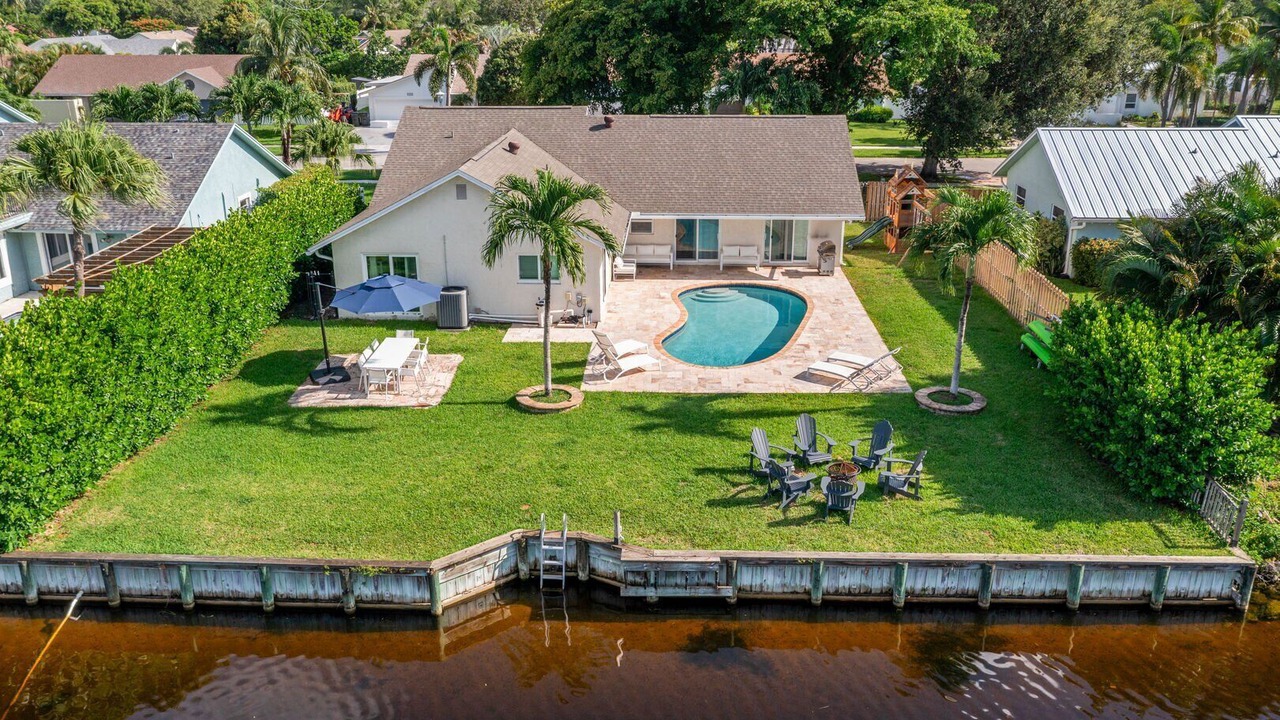 Photo of Outdoor in Tropic Palms