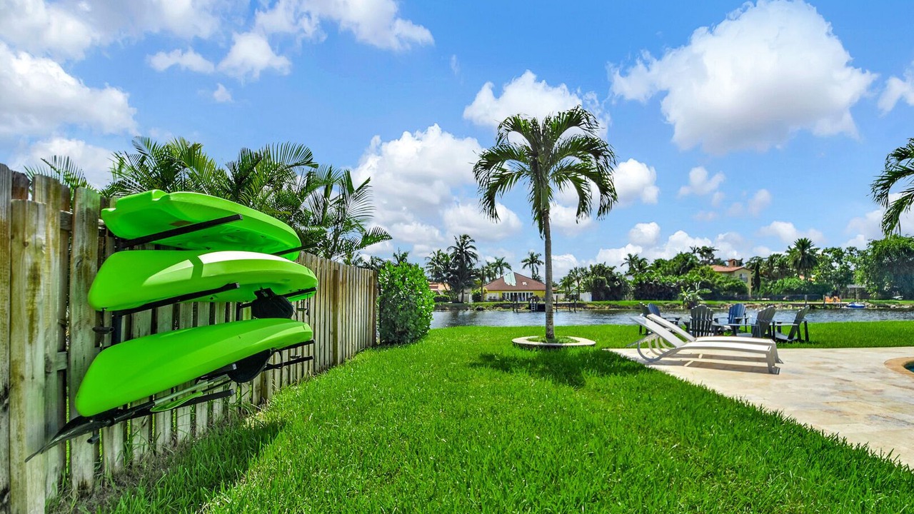 Photo of Others in Tropic Palms