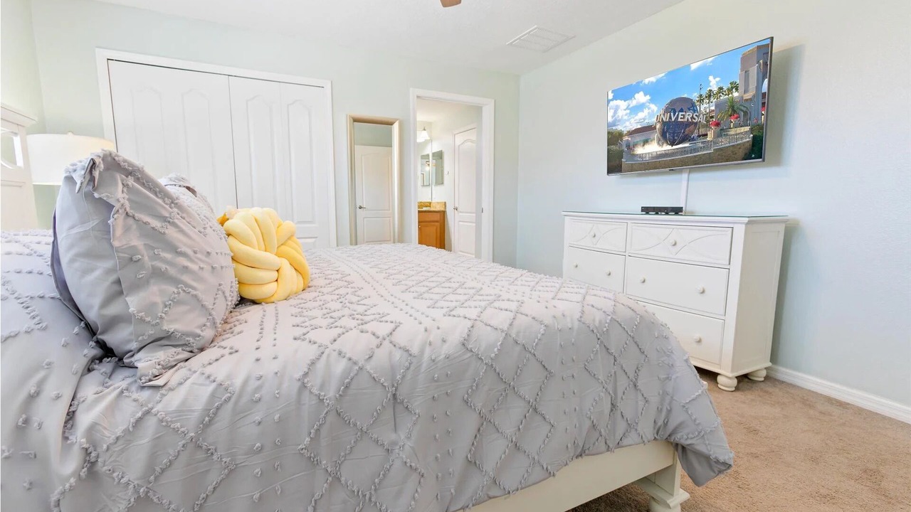 Photo of Bedroom in Bay Lake