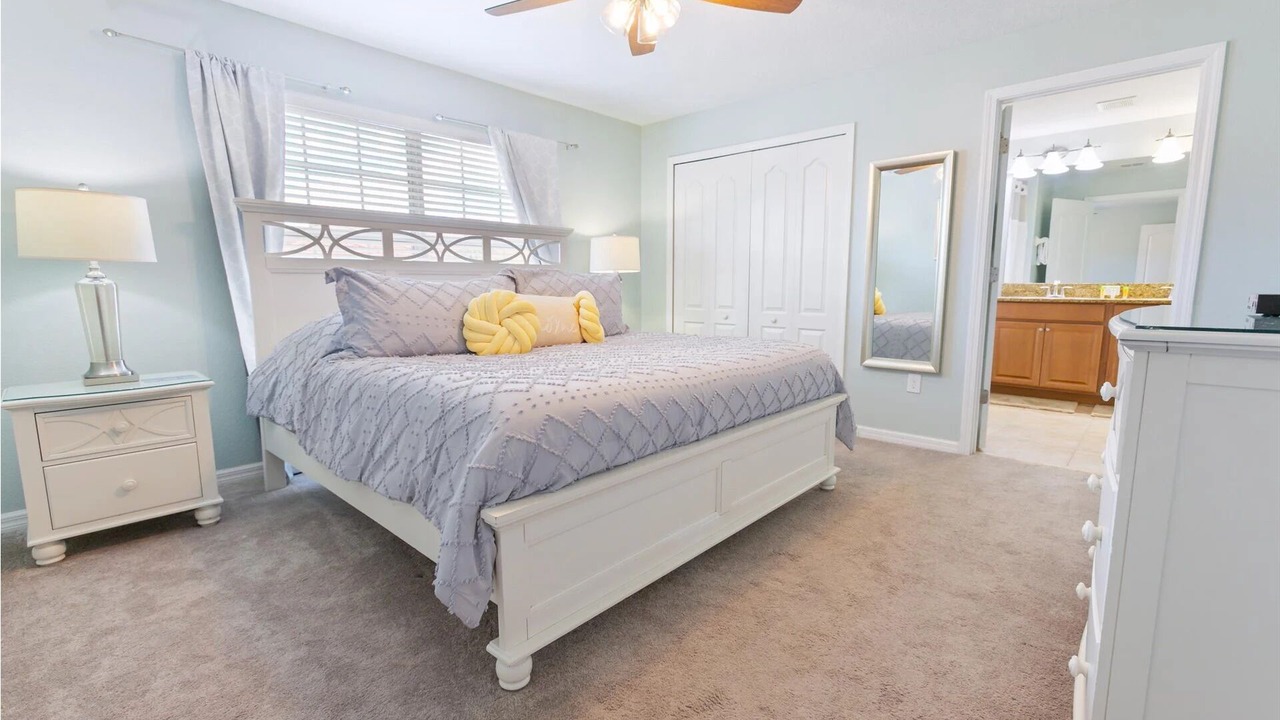 Photo of Bedroom in Bay Lake