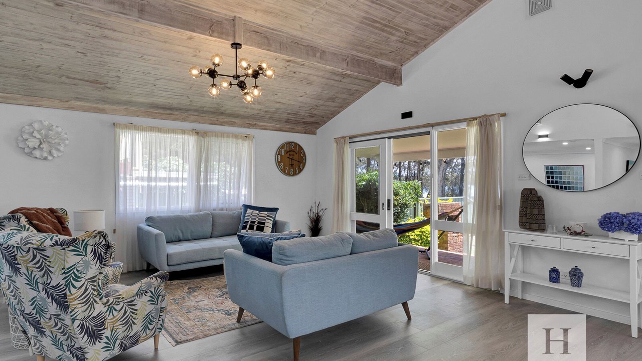 Photo of Livingroom in Chain Valley Bay