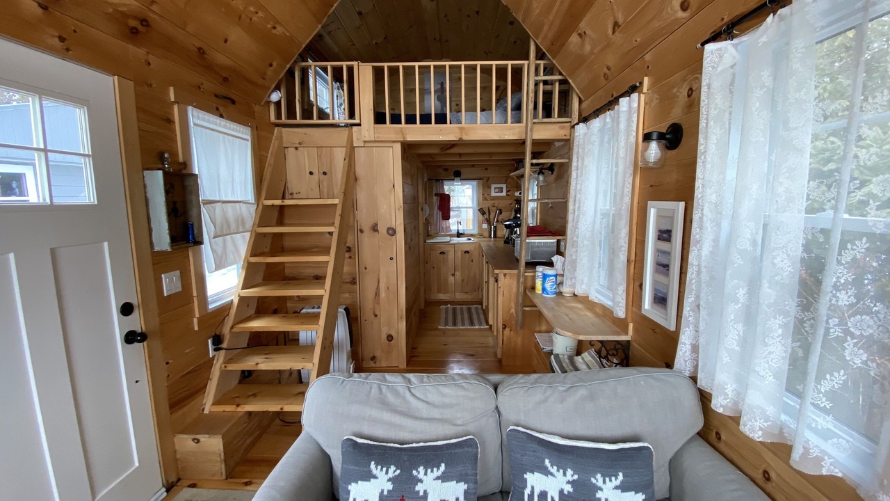 Photo of Livingroom in Colborne