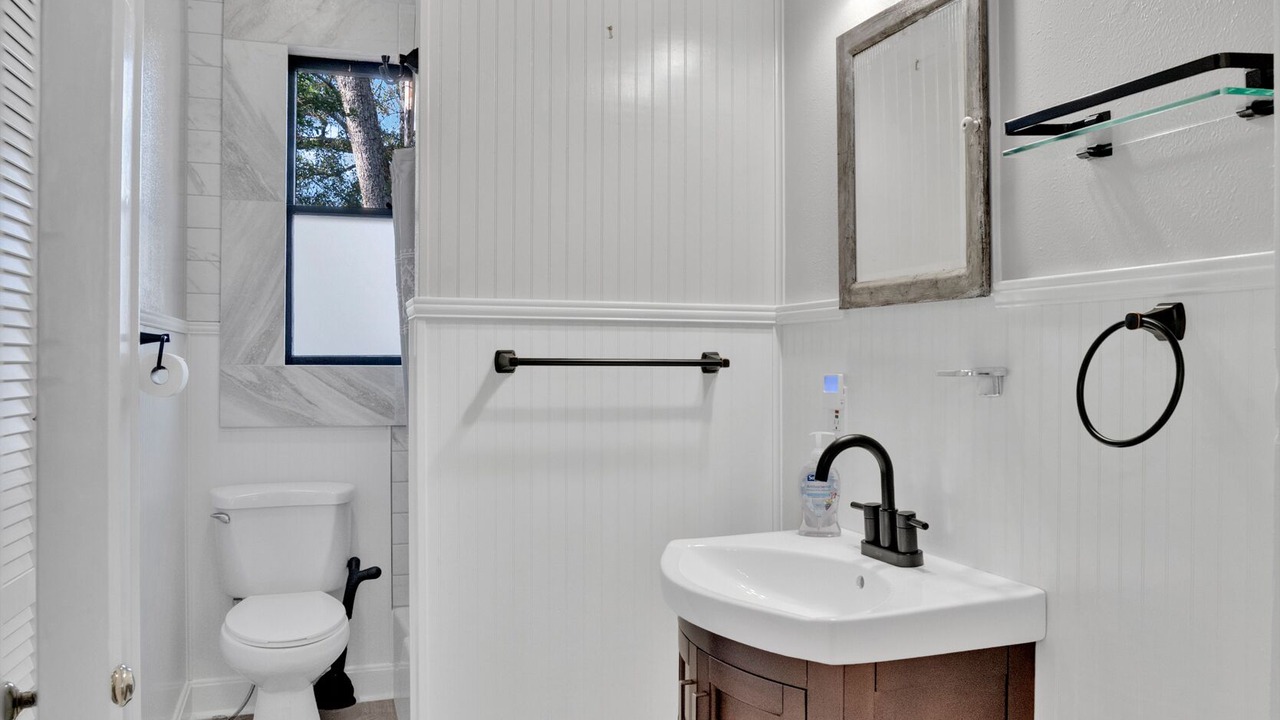 Photo of Bathroom in Highland Historic District