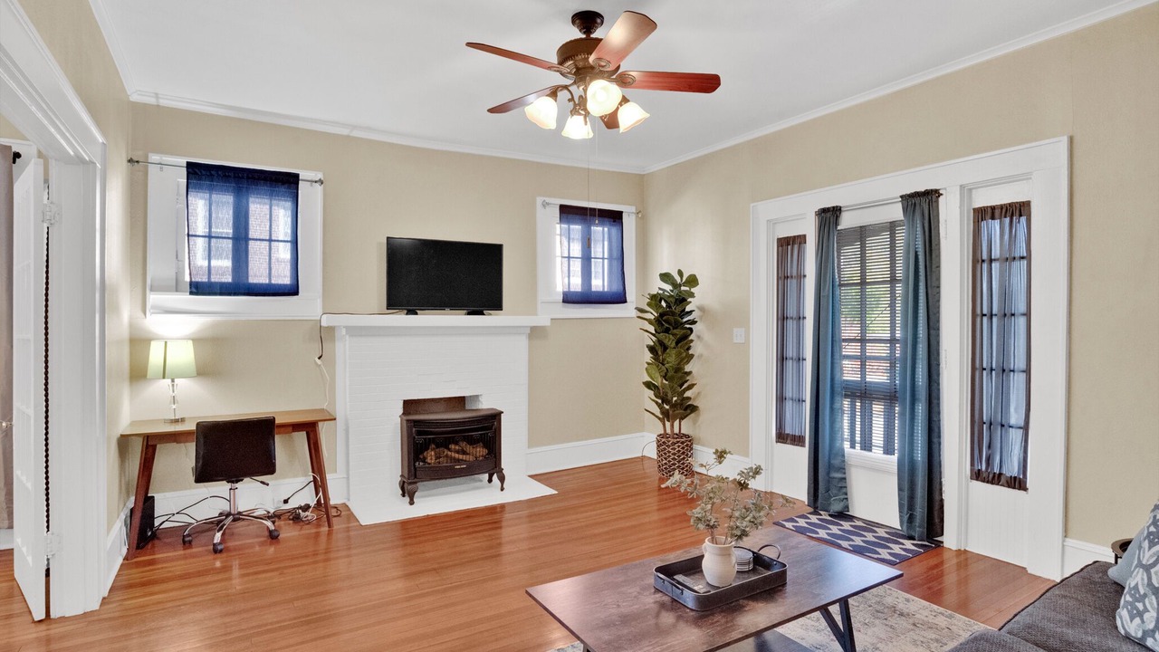 Photo of Livingroom in Highland Historic District
