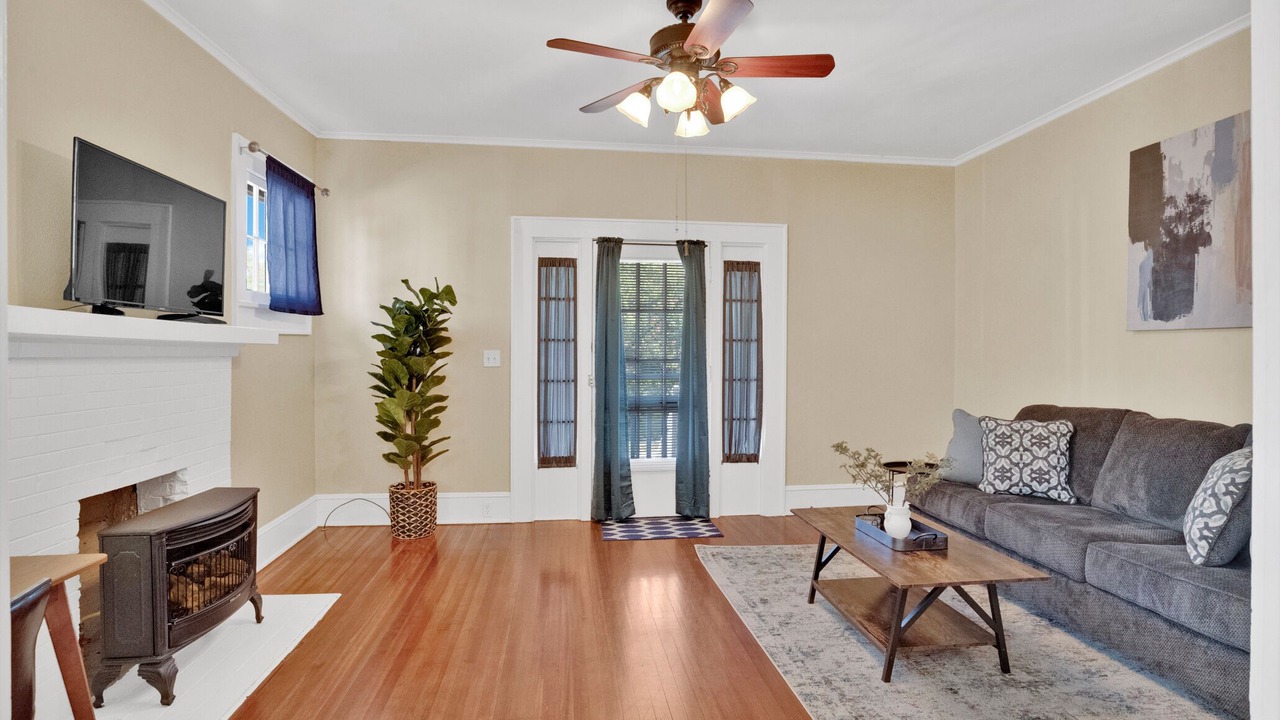 Photo of Livingroom in Highland Historic District
