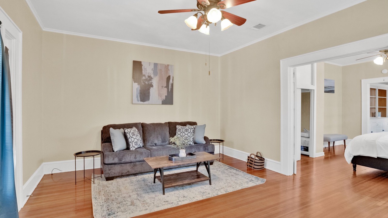 Photo of Livingroom in Highland Historic District