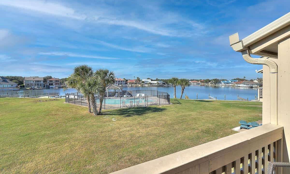 Photo of Patio Balcony in Harbor Oaks