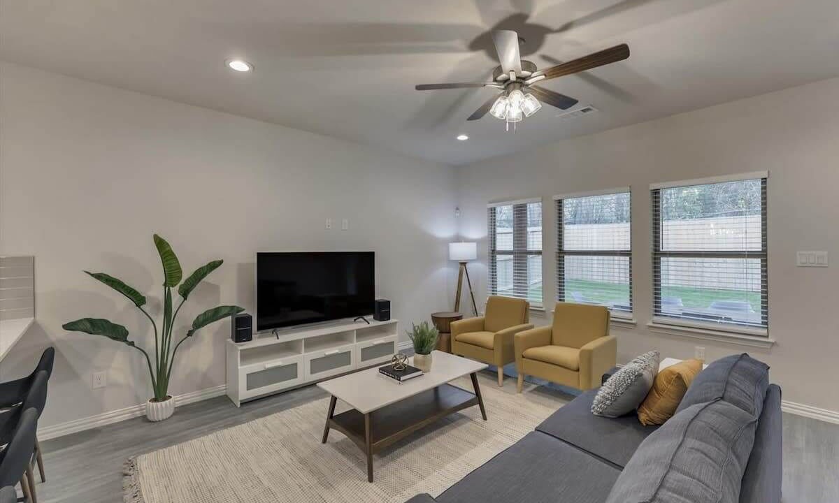 Photo of Livingroom in Cedar Crest