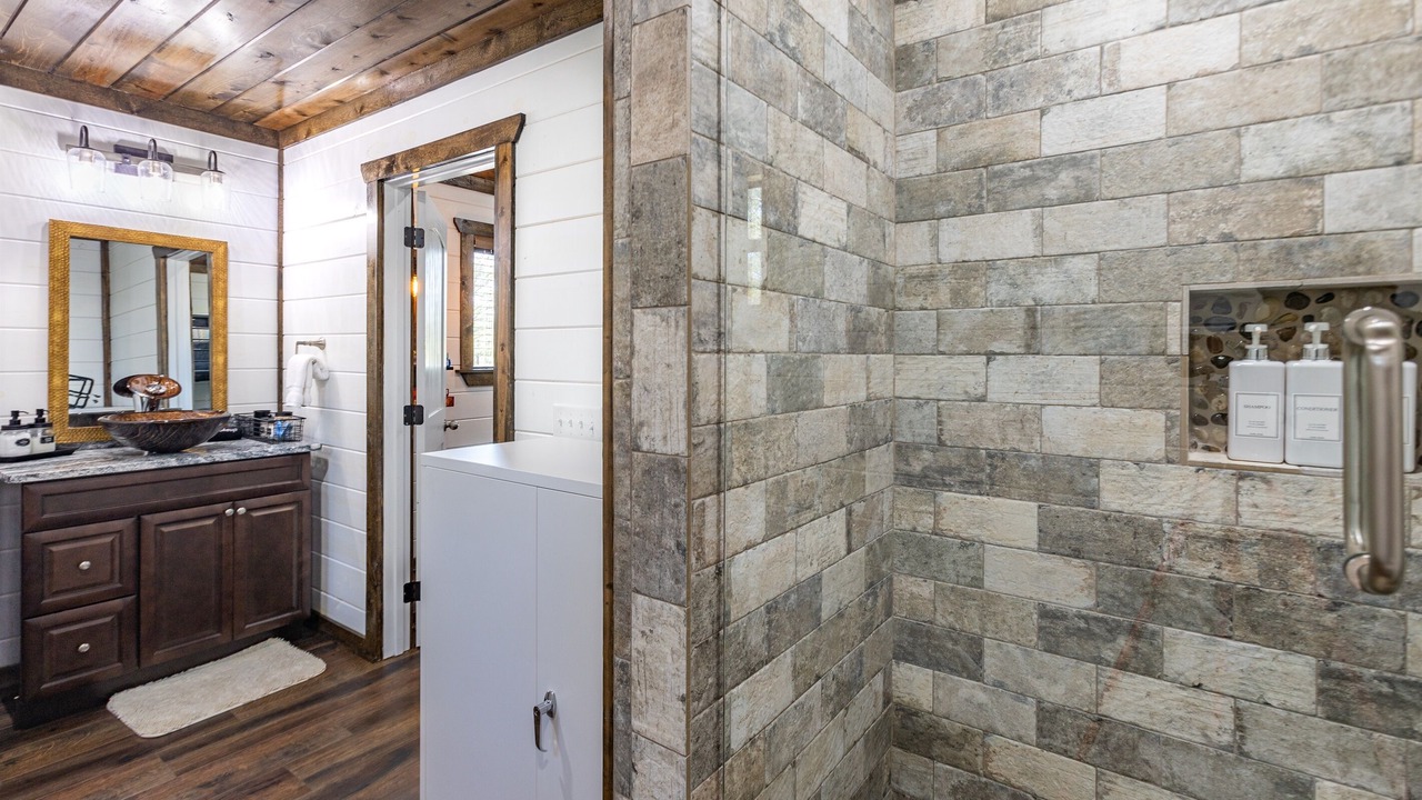 Photo of Bathroom in Broken Bow