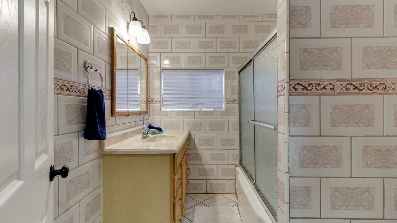 Photo of Bathroom in Reseda