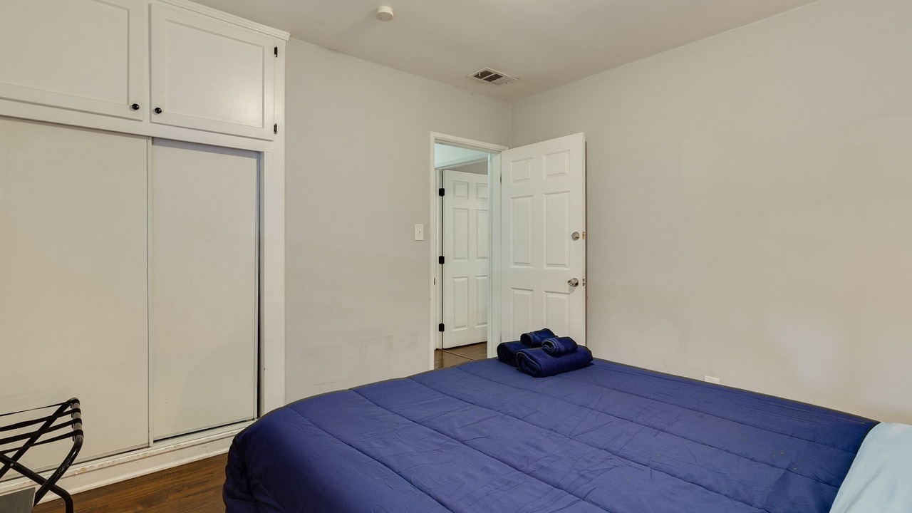 Photo of Bedroom in Reseda