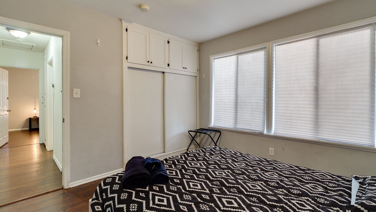 Photo of Bedroom in Reseda