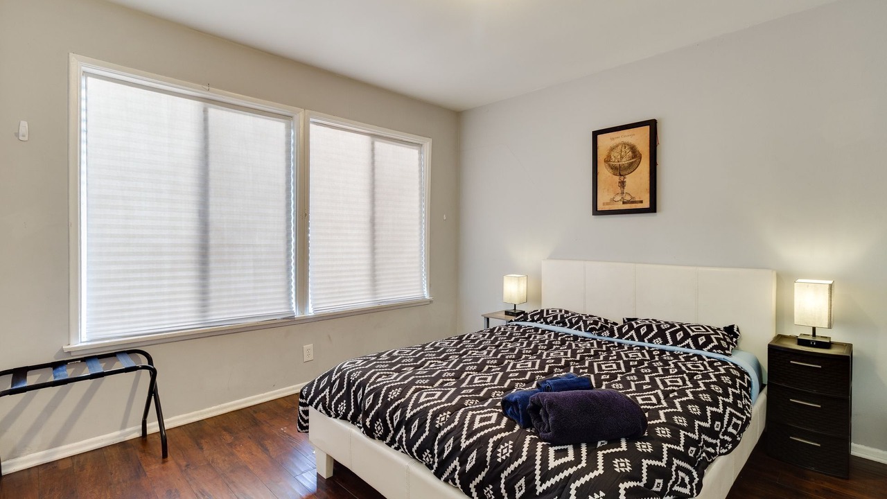 Photo of Bedroom in Reseda