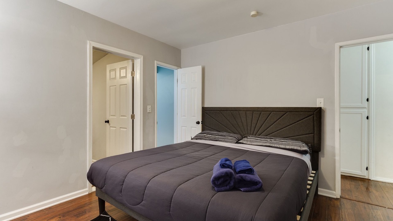 Photo of Bedroom in Reseda