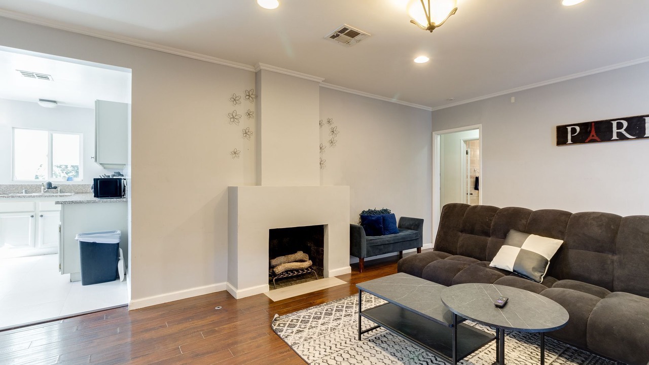 Photo of Livingroom in Reseda