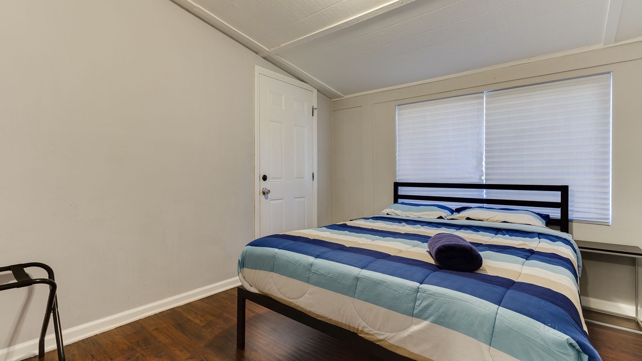Photo of Bedroom in Reseda