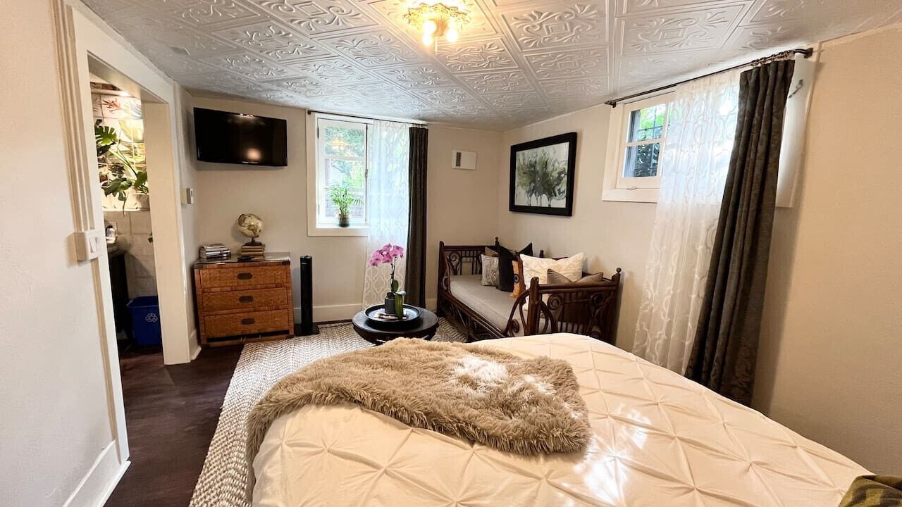 Photo of Bedroom in Laurelhurst