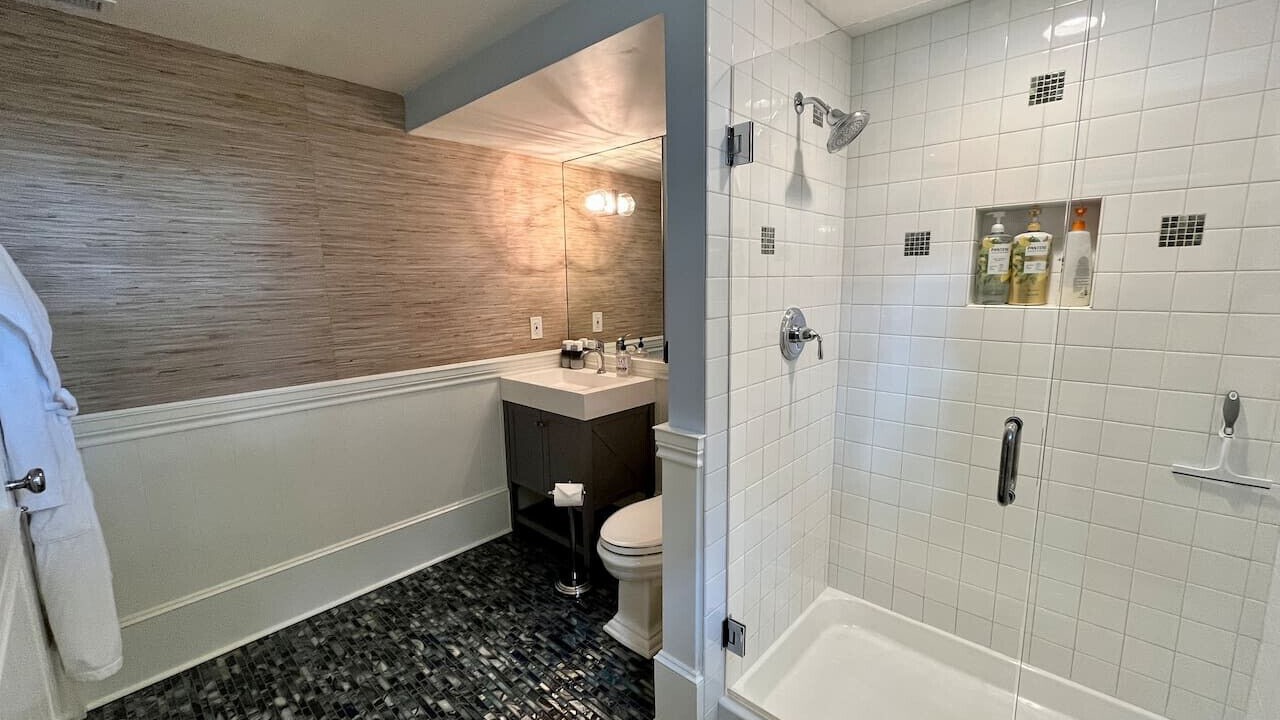 Photo of Bathroom in Laurelhurst