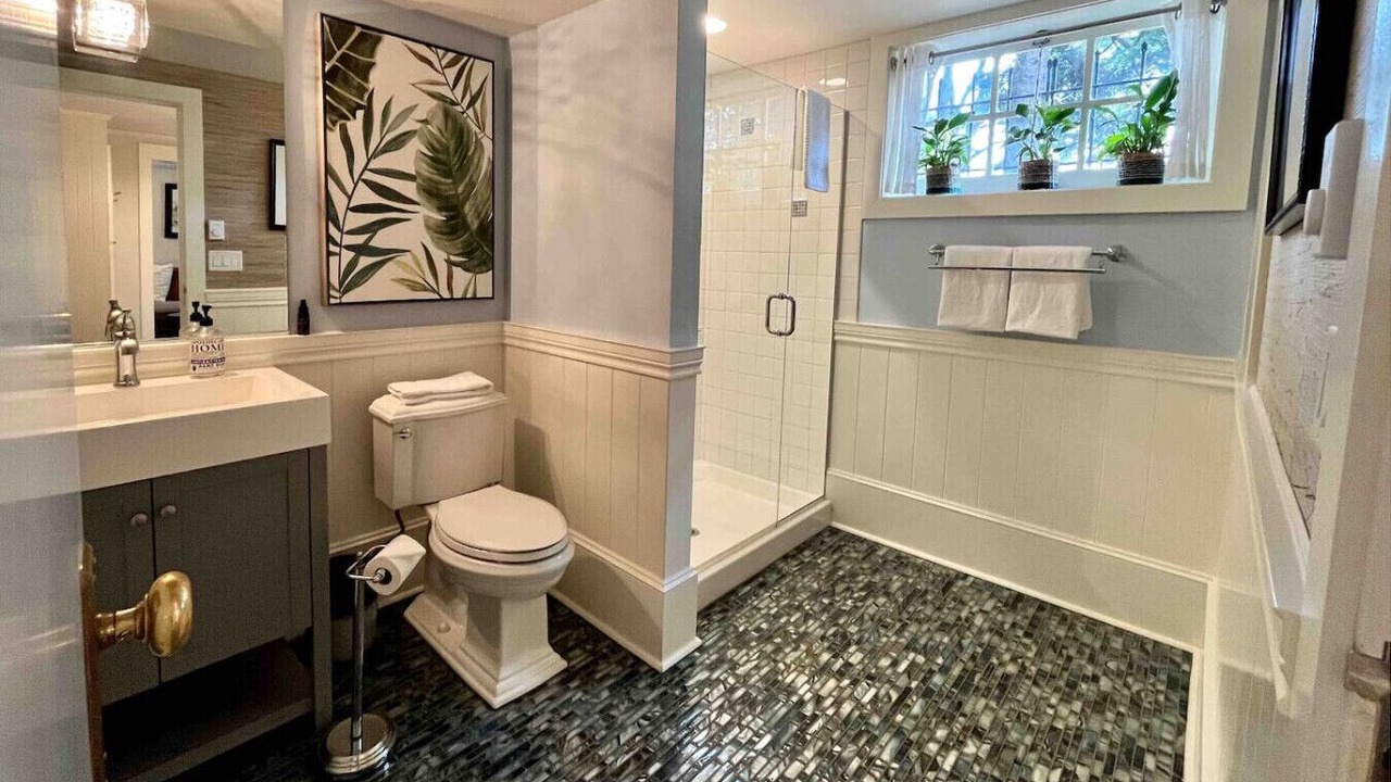 Photo of Bathroom in Laurelhurst