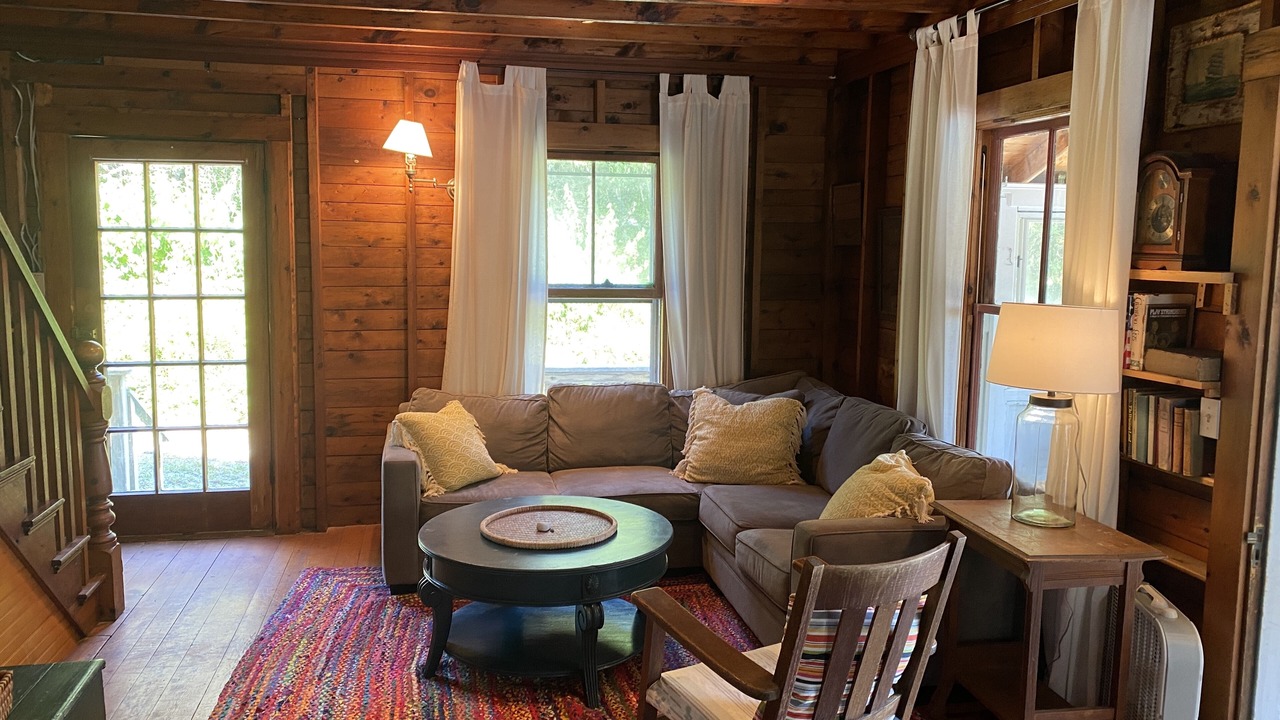 Photo of Livingroom in Brooklin