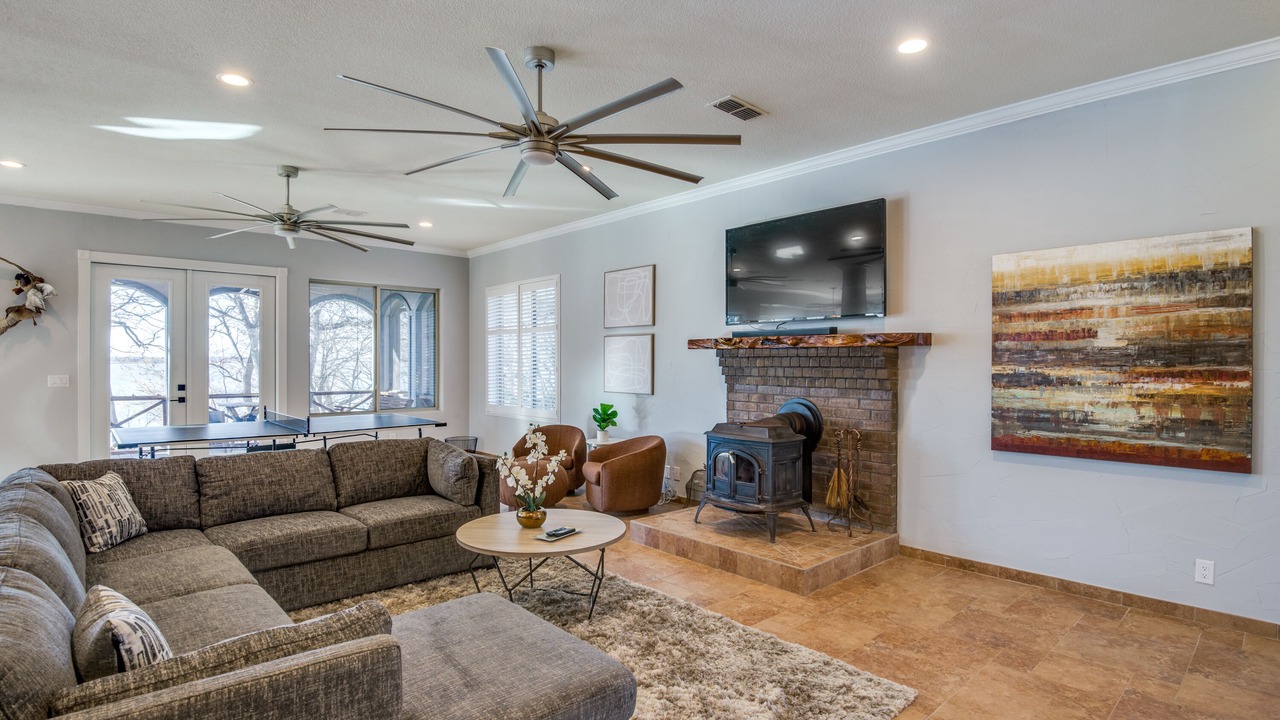 Photo of Livingroom in Oak Point