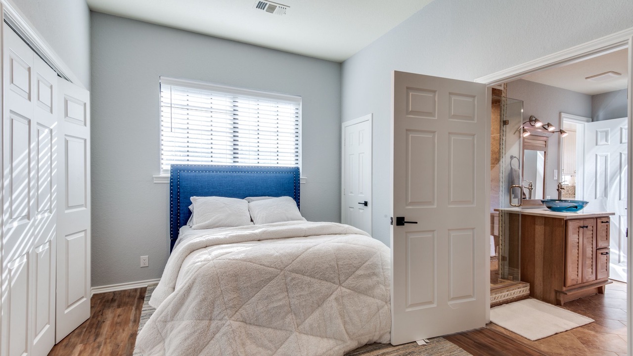 Photo of Bedroom in Oak Point