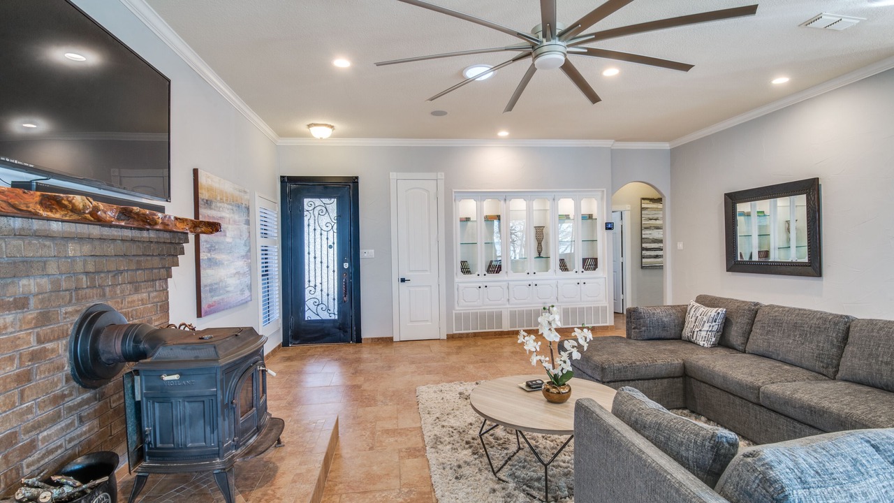 Photo of Livingroom in Oak Point