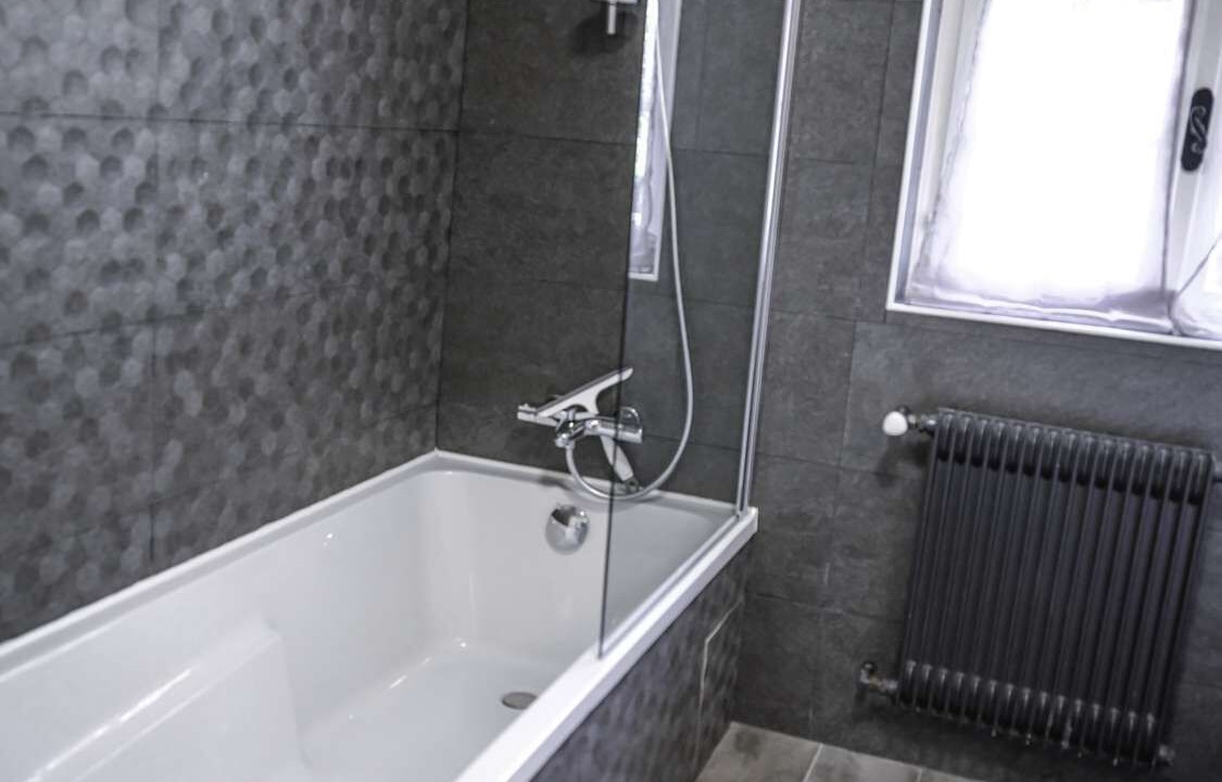 Photo of Bathroom in Saint-Martin-de-Villereal