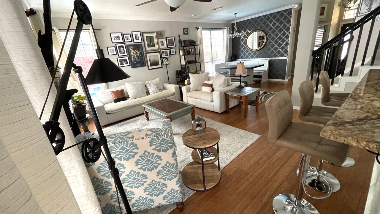 Photo of Livingroom in McNeil