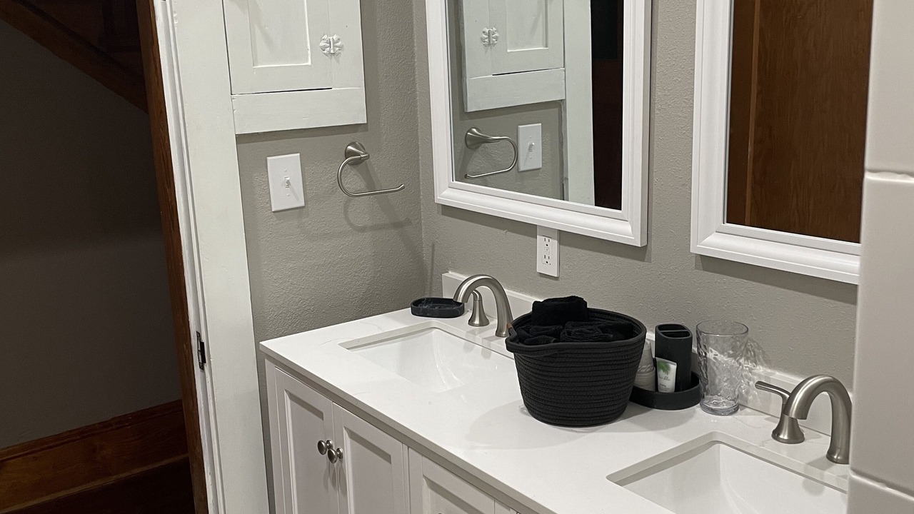 Photo of Bathroom in Spur