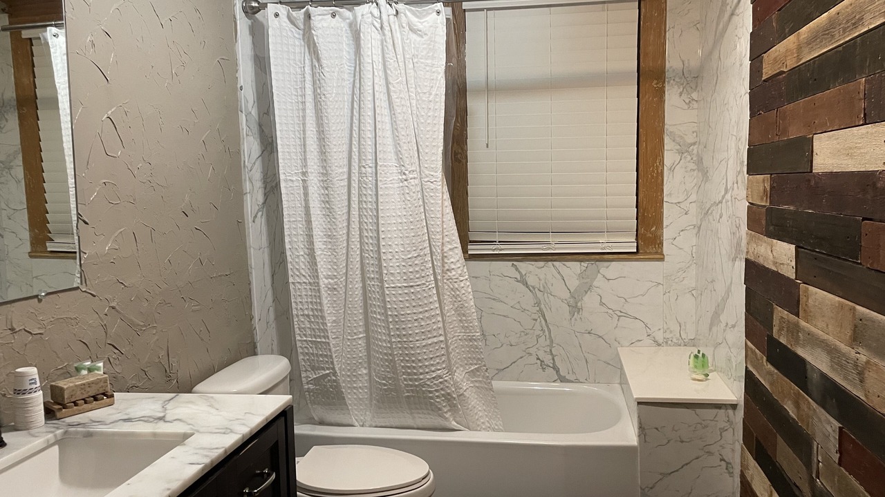 Photo of Bathroom in Spur