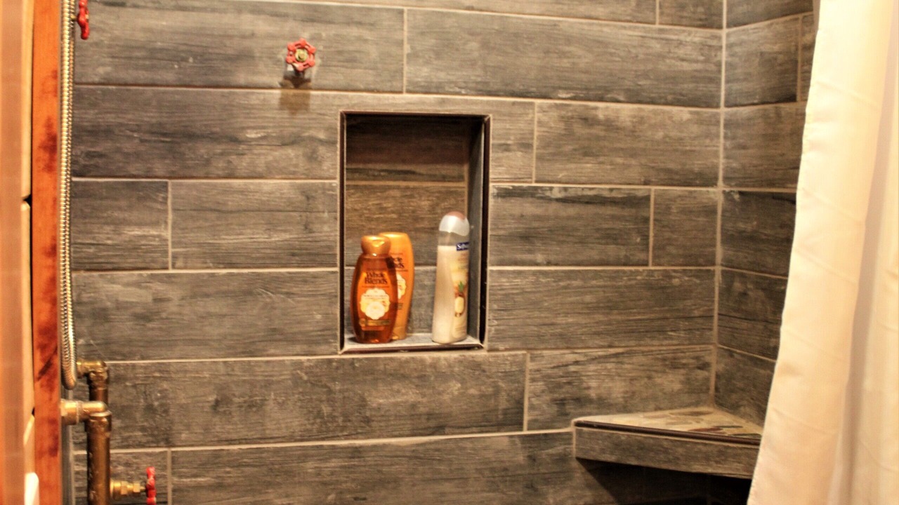 Photo of Bathroom in Lobelville