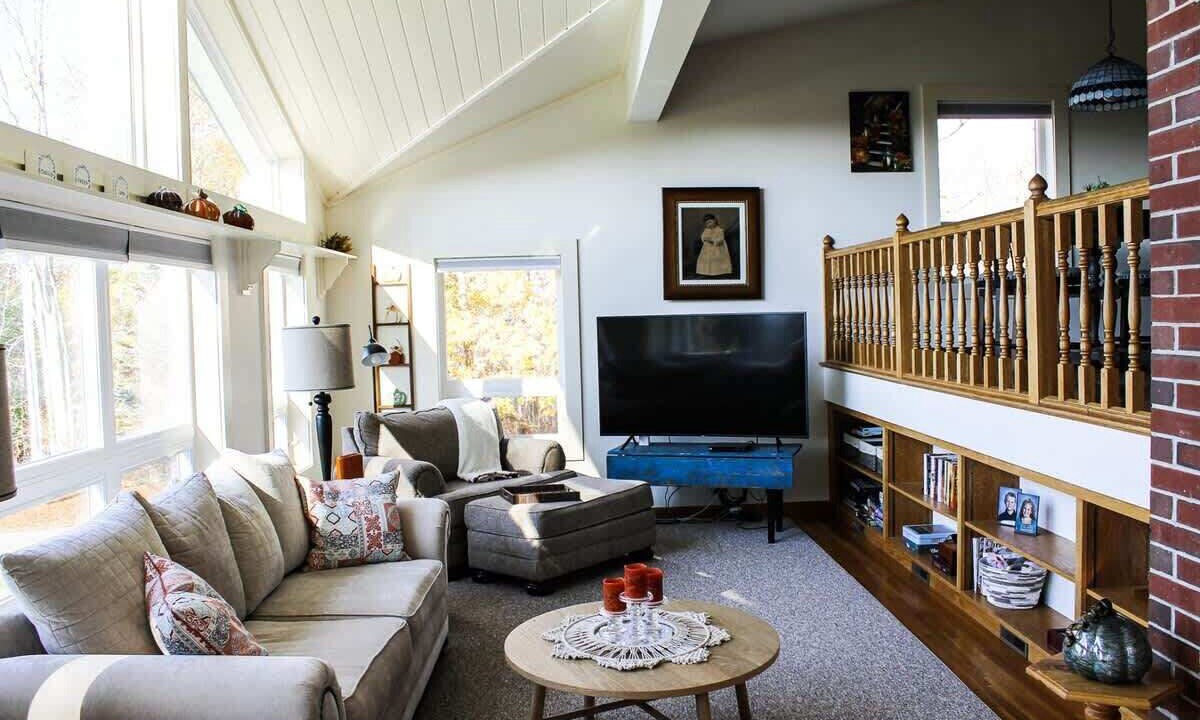 Photo of Livingroom in Ellsworth