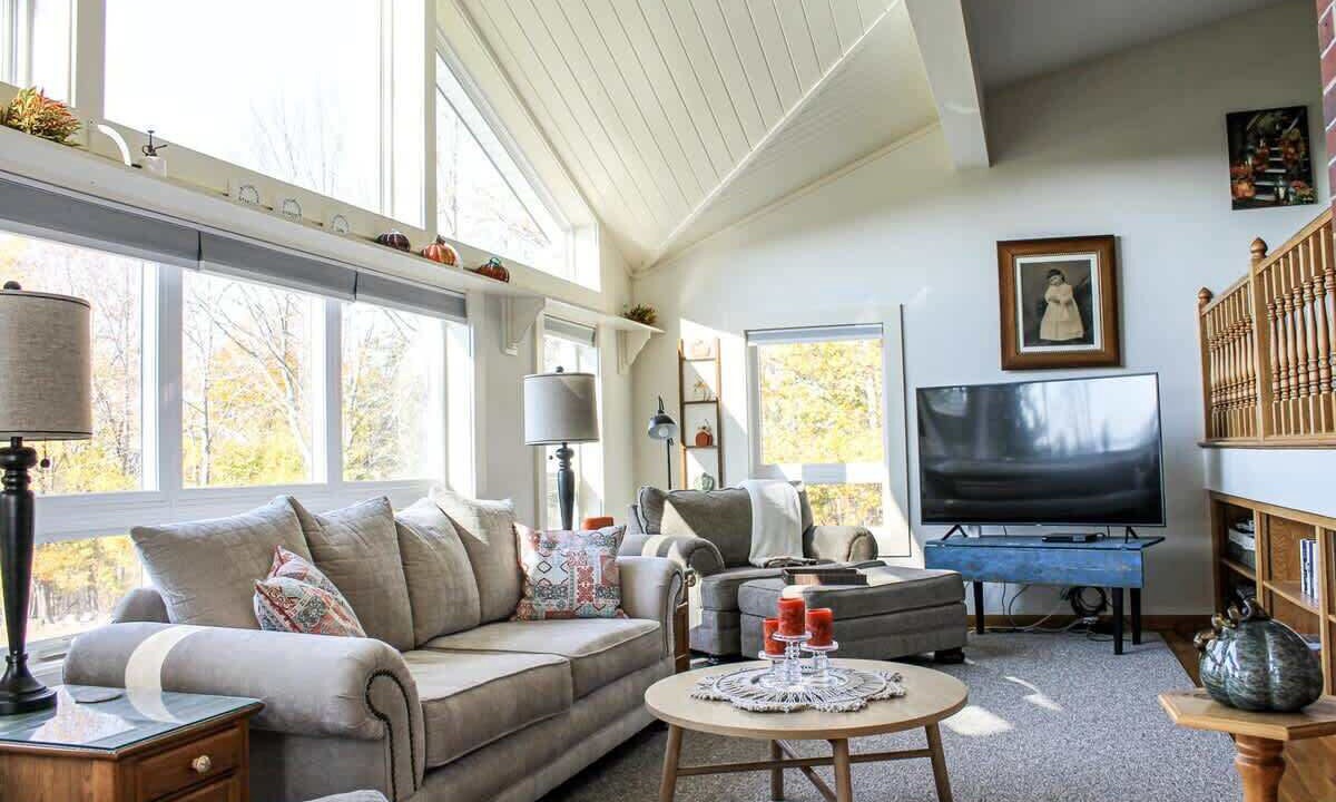 Photo of Livingroom in Ellsworth