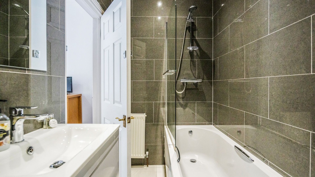 Photo of Bathroom in Canary Wharf