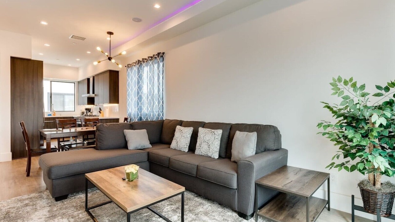 Photo of Livingroom in Mid City