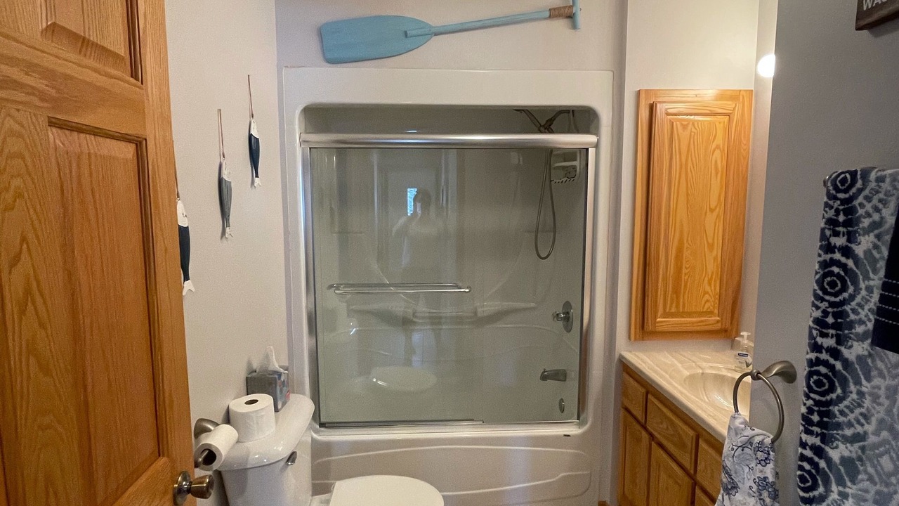 Photo of Bathroom in Pelican Lake