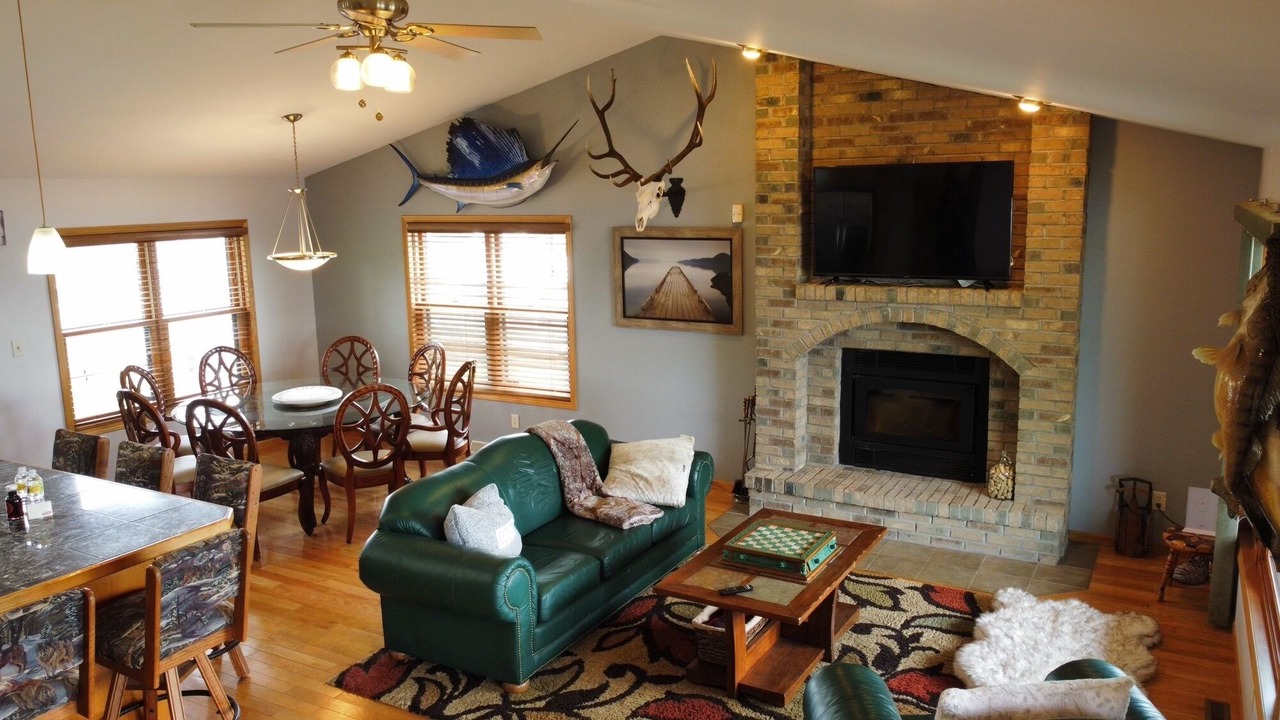 Photo of Livingroom in Pelican Lake