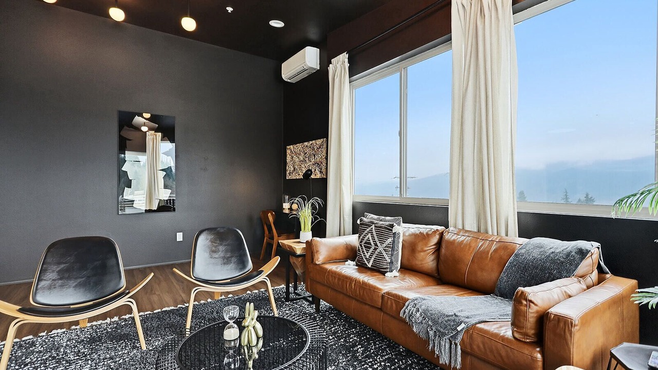 Photo of Livingroom in White Salmon