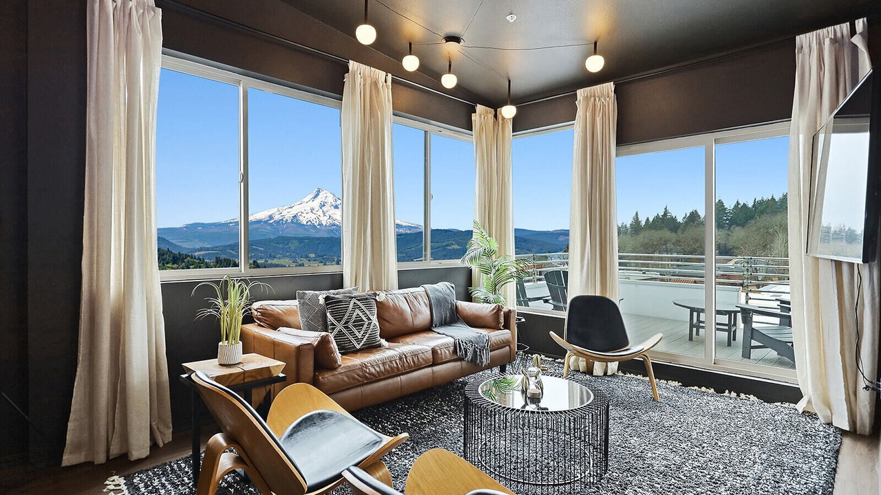 Photo of Livingroom in White Salmon