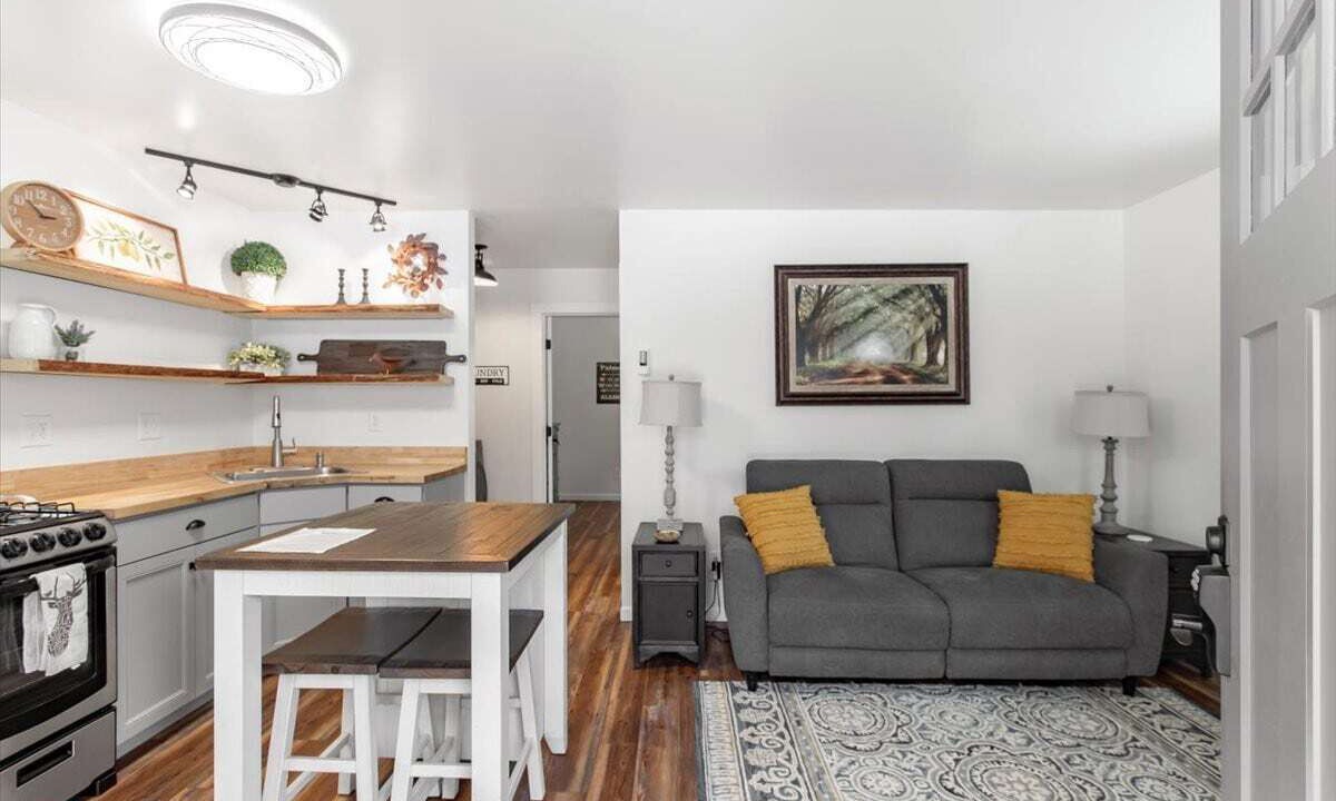 Photo of Livingroom in Farm Loop