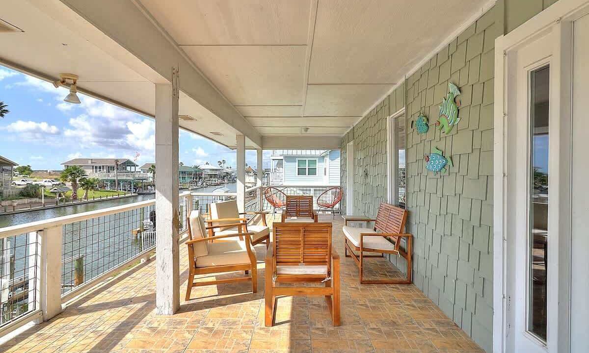 Photo of Patio Balcony in City-by-the Sea