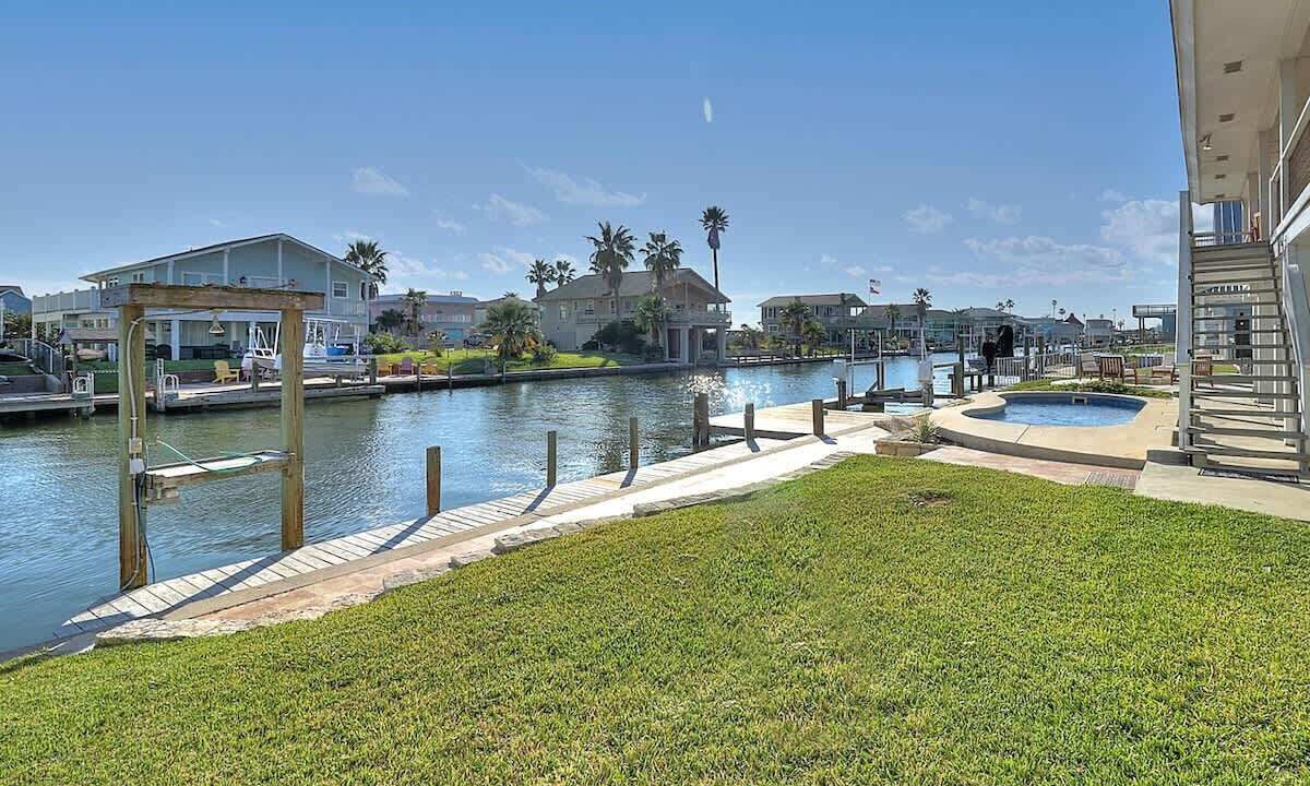 Photo of Outdoor in City-by-the Sea
