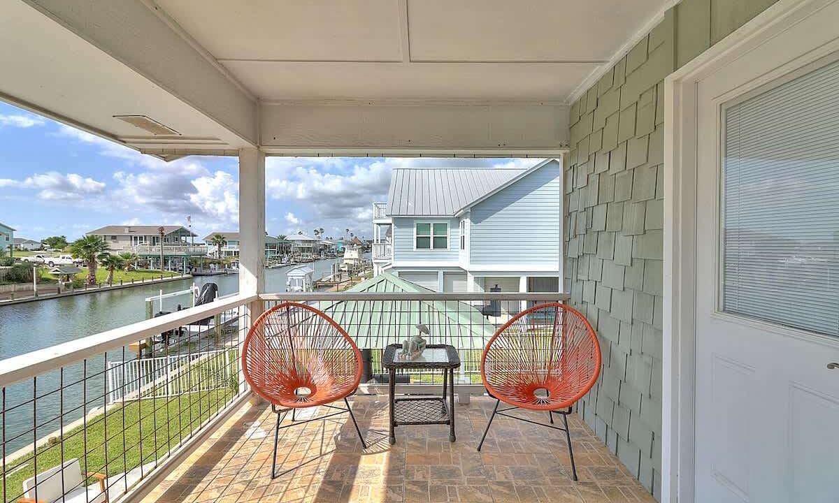 Photo of Patio Balcony in City-by-the Sea