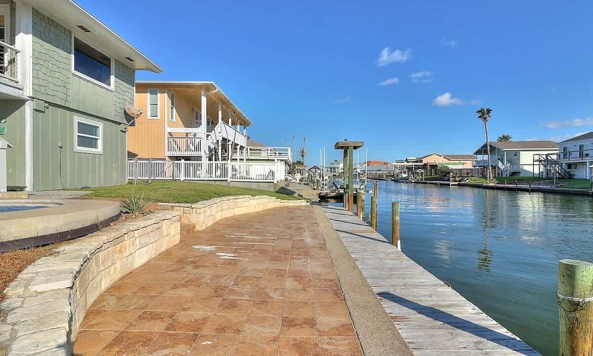 Photo of Outdoor in City-by-the Sea